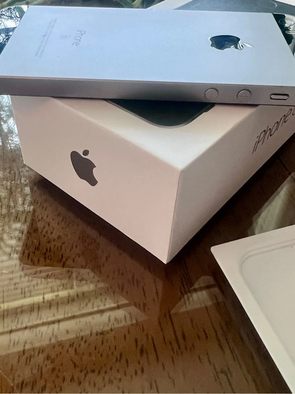 iPhone SE 1st Gen (2015-2017) 32GB PRISTINE OPEN BOX COLLECTORS BUNDLE